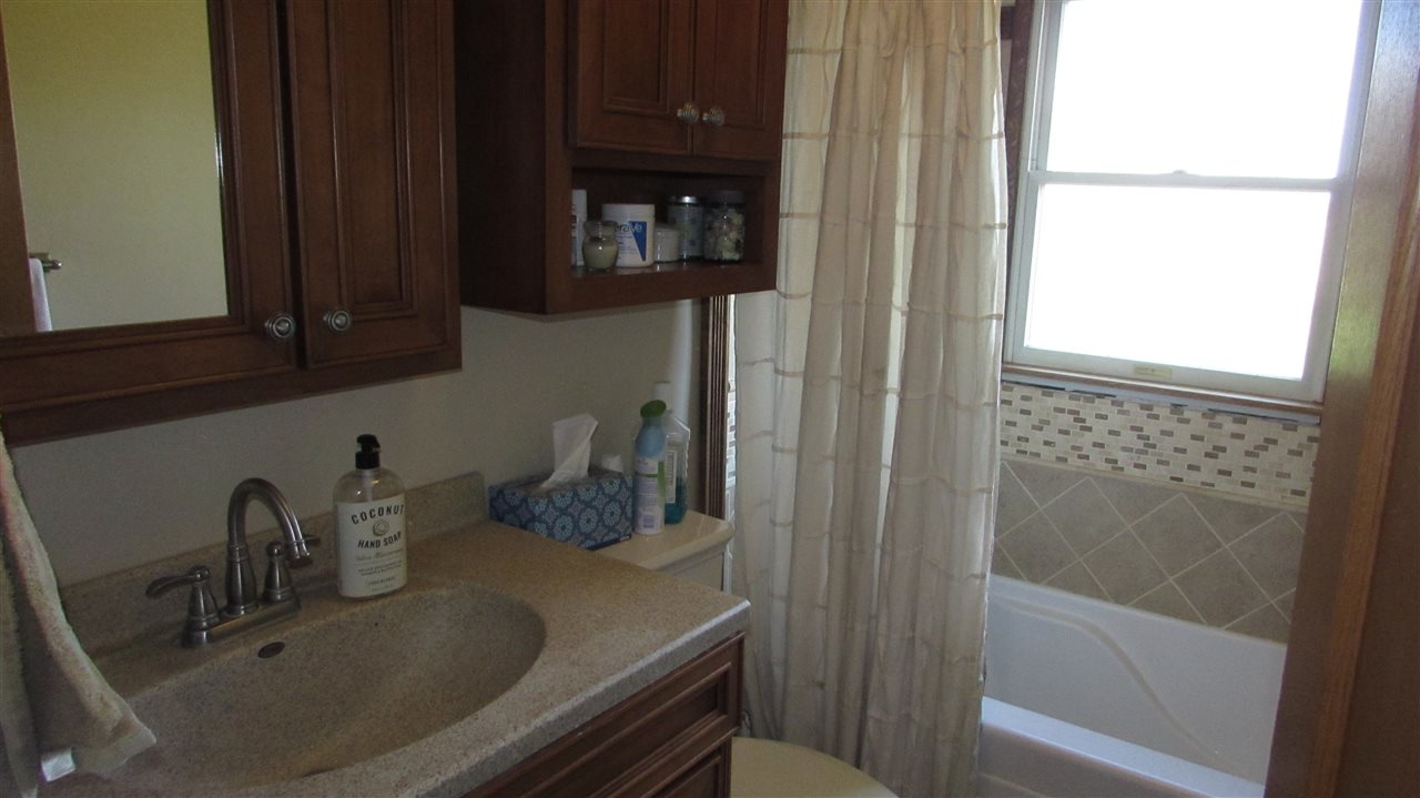 9366 East Coldwater Road Davison, MI 48423 - Photo 12 of 34 31379844-11.JPG