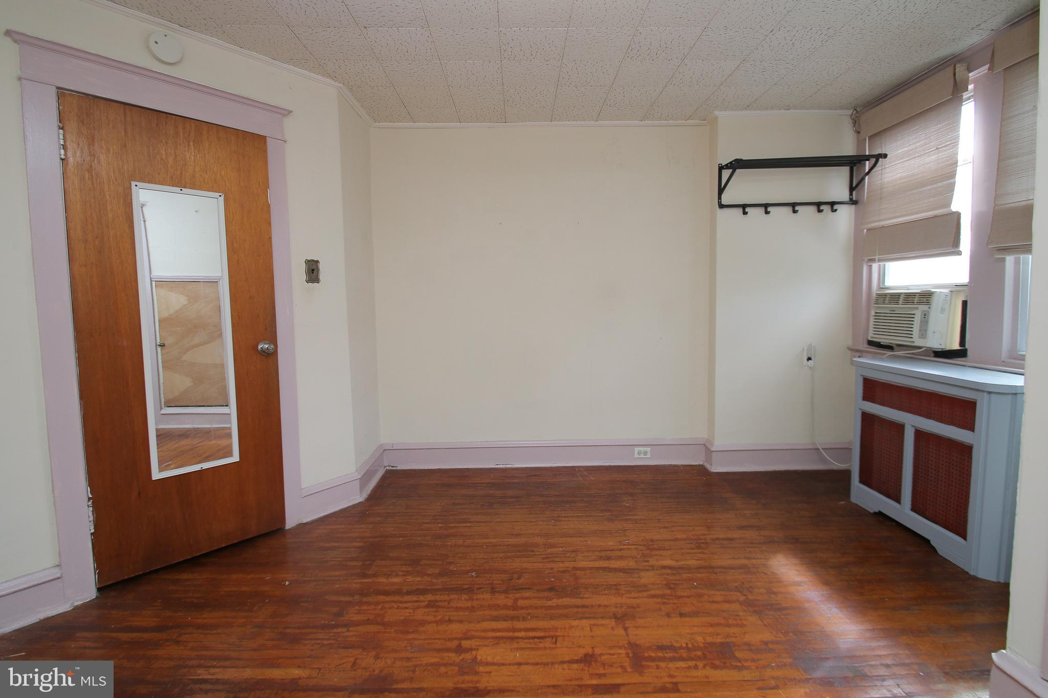 138 Heather Road Upper Darby, PA 19082 - Photo 19 of 29 3rd Bedroom