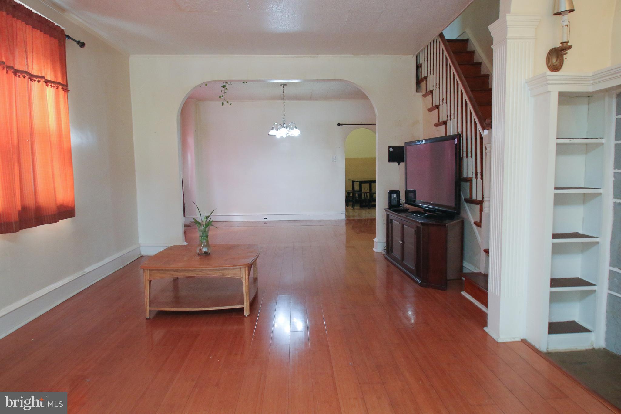 138 Heather Road Upper Darby, PA 19082 - Photo 5 of 29 Living Room