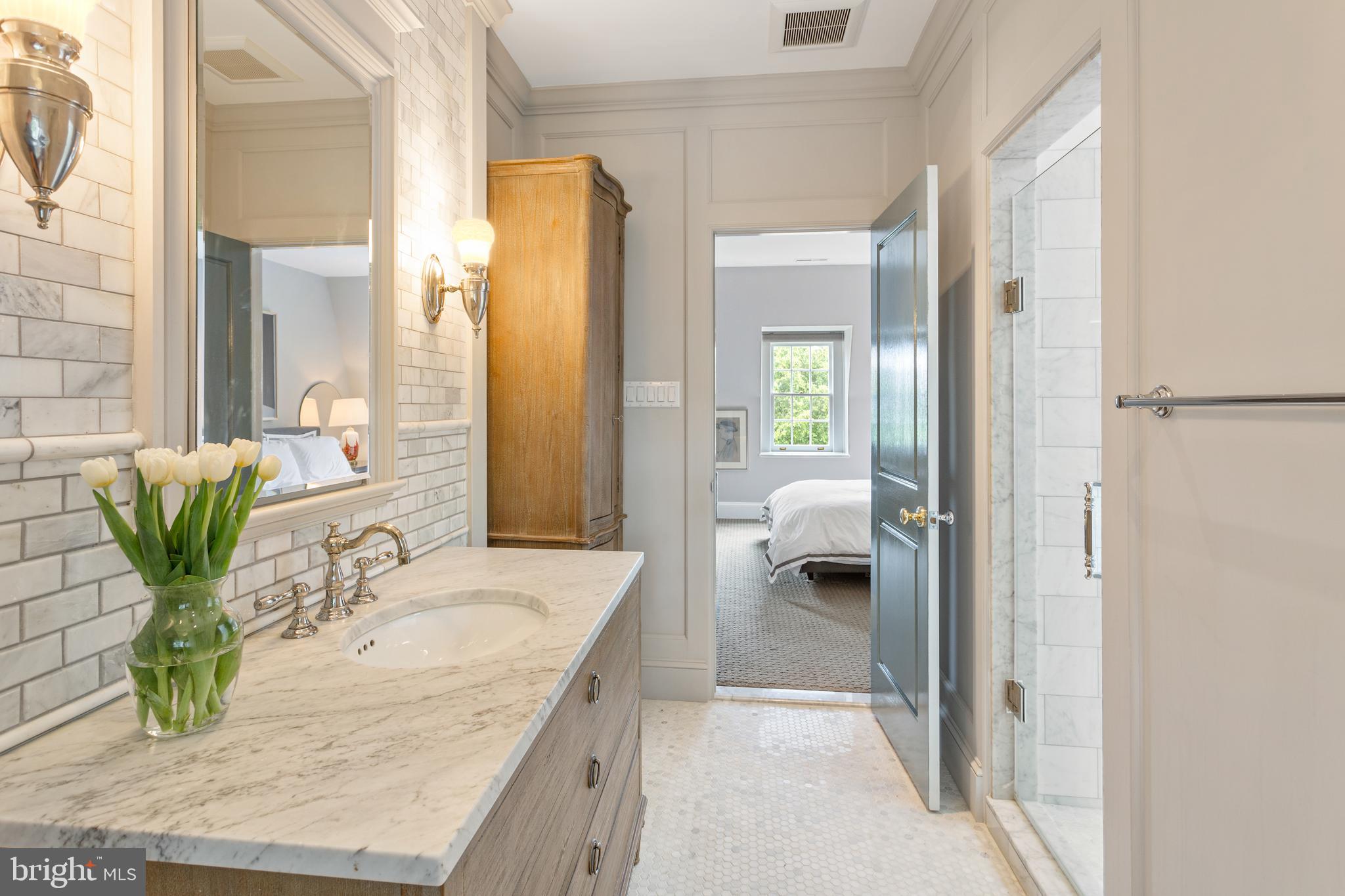 2103 R Street Northwest Washington, DC 20008 - Photo 28 of 36 Owner's Bathroom