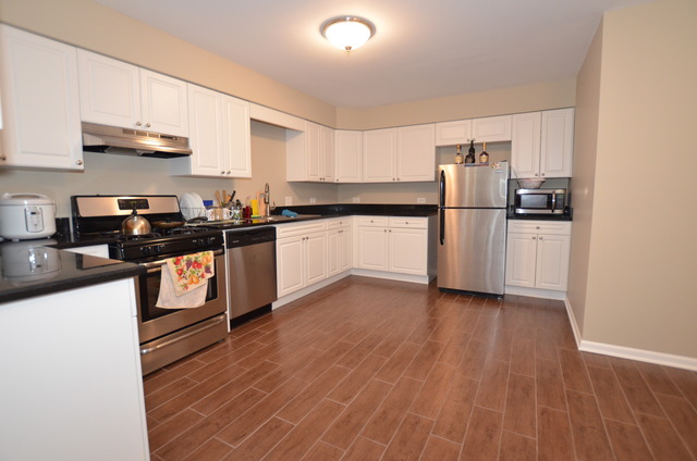 372 Inner Cir Drive, Unit 372 Bolingbrook, IL 60490 - Photo 2 of 25