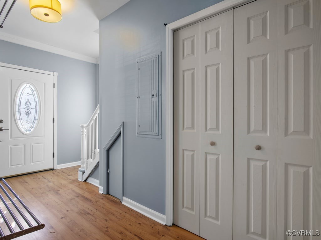 1411 Decatur Street Richmond, VA 23224 - Photo 4 of 20 Foyer entrance featuring ornamental molding and li