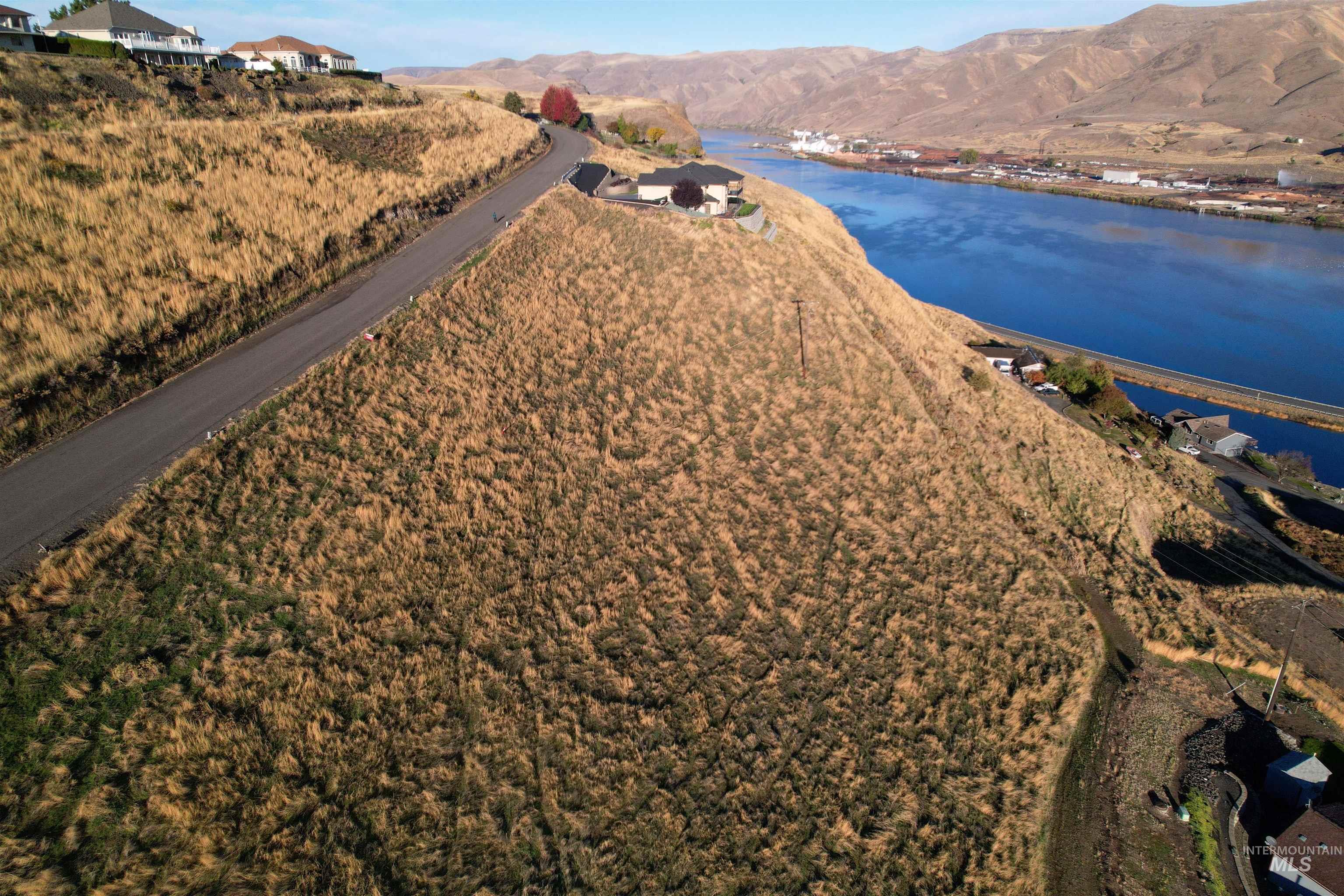 2600 Valleyview Drive Clarkston, WA 99403 - Photo 4 of 13 Aerial view of property's location featuring a water and mountain view