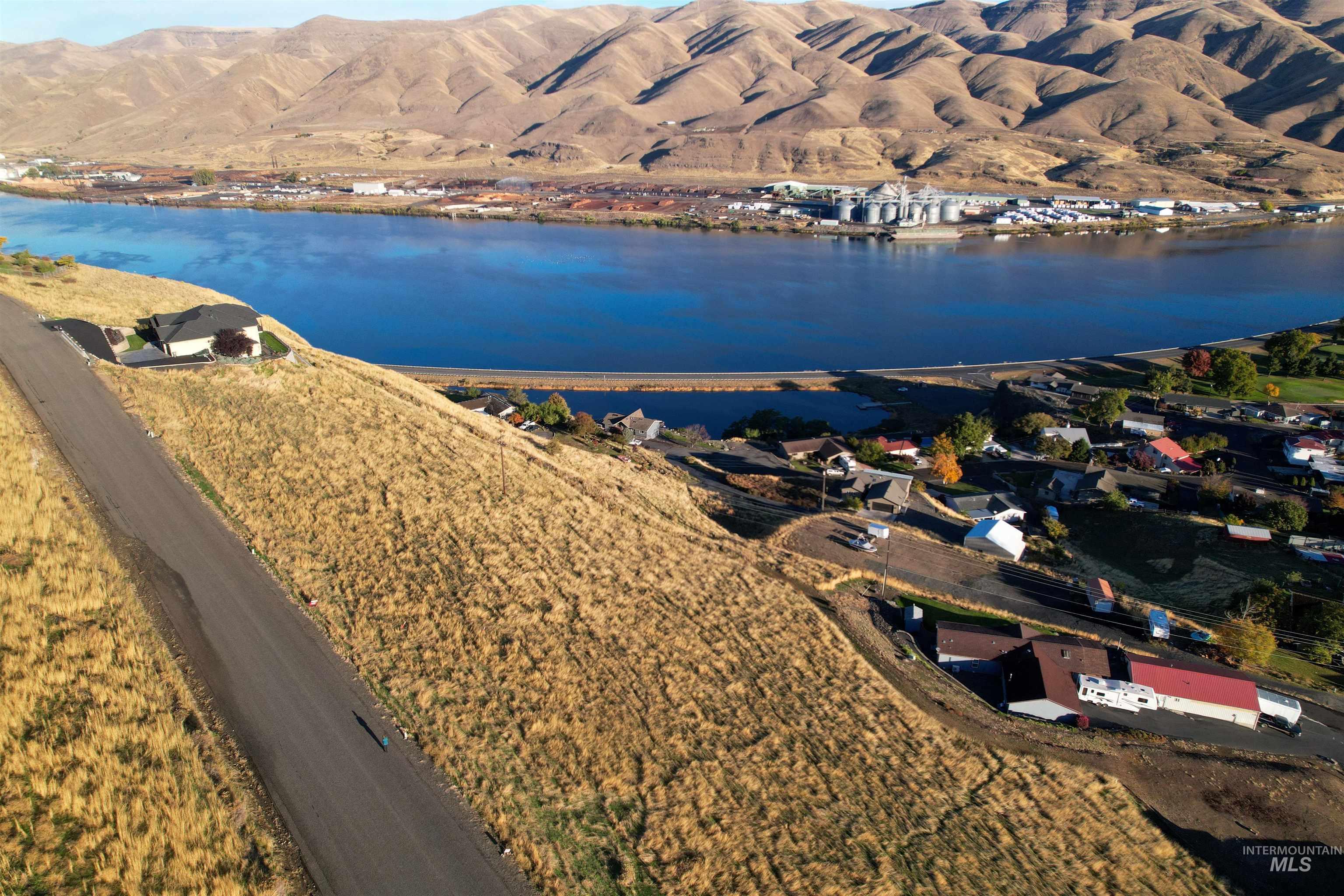 2600 Valleyview Drive Clarkston, WA 99403 - Photo 9 of 13 Aerial view of property and surrounding area featuring a water and mountain view