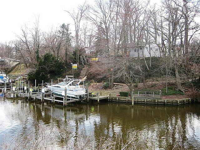 4 Nicholson Drive Pasadena, MD 21122 - Photo 3 of 40