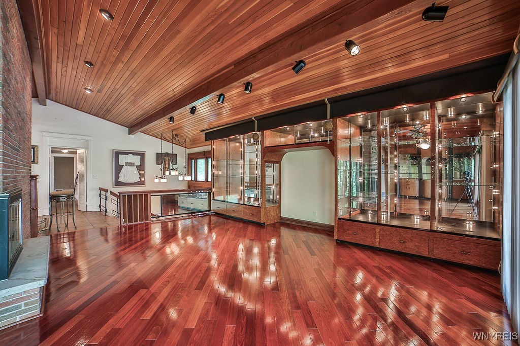 9244 Valley Stream Road Clarence, NY 14031 - Photo 16 of 42