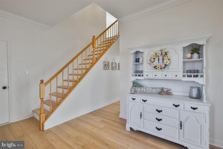 6923 Confederate Ridge Lane Centreville, VA 20121 - Photo 2 of 47 Foyer