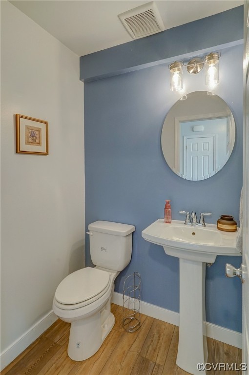 3334 Three Chopt Road Gum Spring, VA 23065 - Photo 5 of 44 a bathroom with a sink mirror and toilet