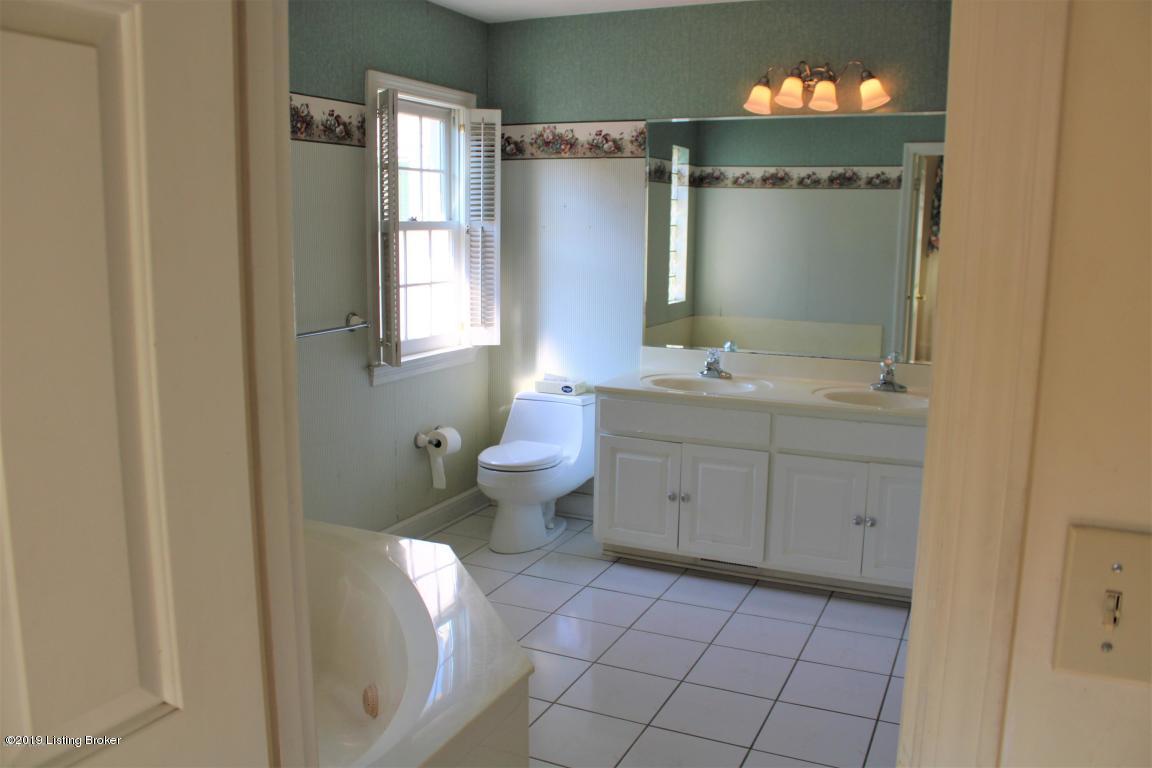 4610 Beaver Road Louisville, KY 40207 - Photo 19 of 40 master bath 1