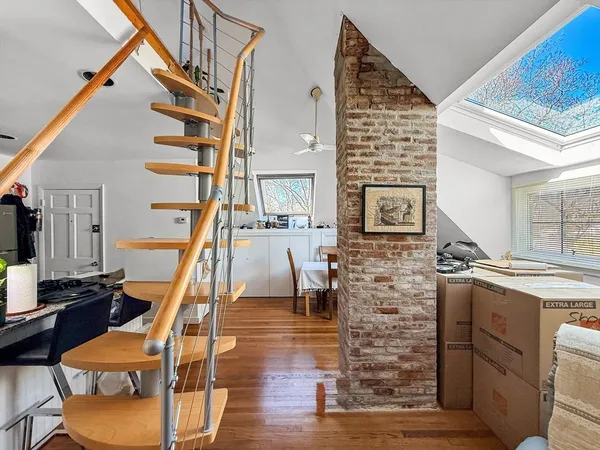 $2,200 | 83 Pleasant Street, Unit 7, Marblehead, MA 01945