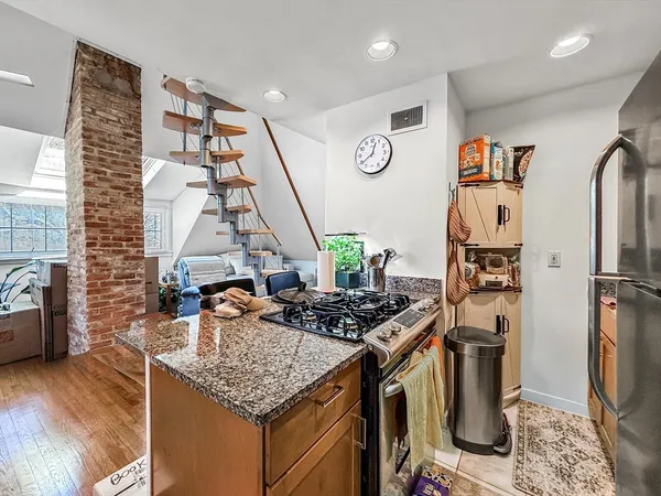 $2,200 | 83 Pleasant Street, Unit 7, Marblehead, MA 01945