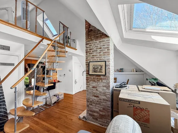 $2,200 | 83 Pleasant Street, Unit 7, Marblehead, MA 01945