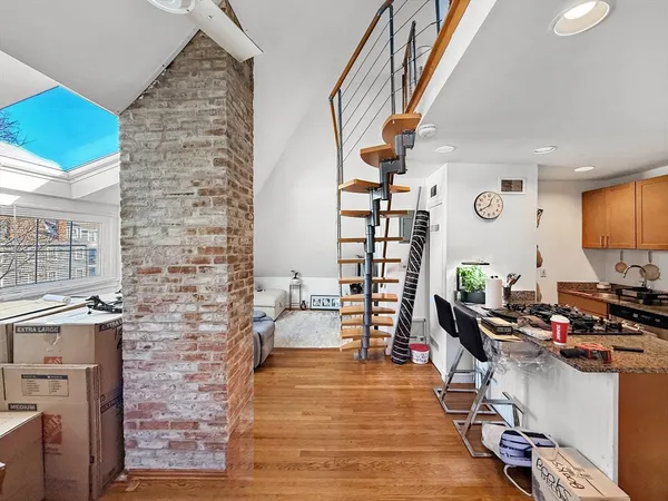 $2,200 | 83 Pleasant Street, Unit 7, Marblehead, MA 01945