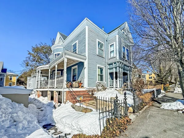 $2,200 | 83 Pleasant Street, Unit 7, Marblehead, MA 01945