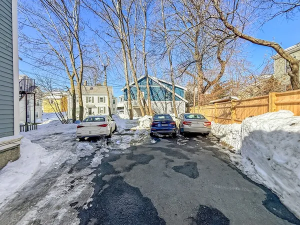 $2,200 | 83 Pleasant Street, Unit 7, Marblehead, MA 01945