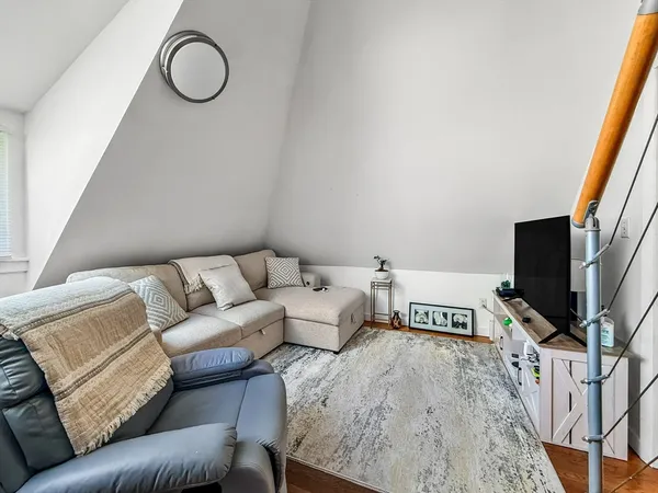 $2,200 | 83 Pleasant Street, Unit 7, Marblehead, MA 01945