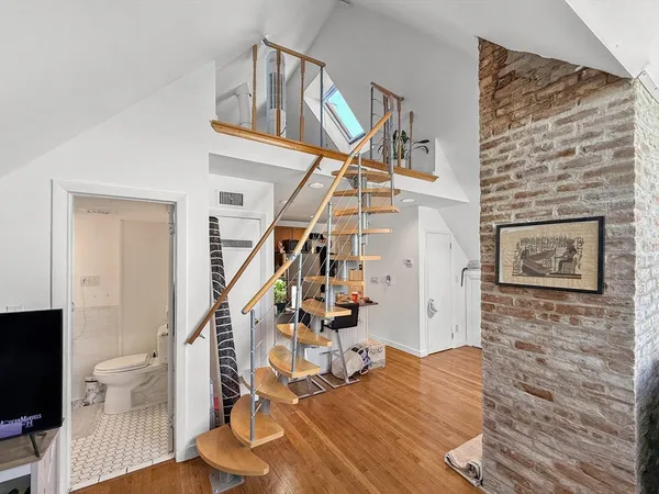 $2,200 | 83 Pleasant Street, Unit 7, Marblehead, MA 01945