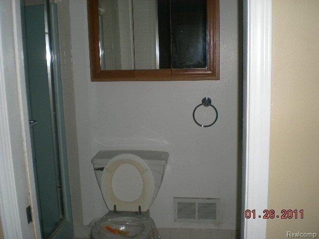 12001 Stark Road Livonia, MI 48150 - Photo 11 of 11 Bathroom 2
