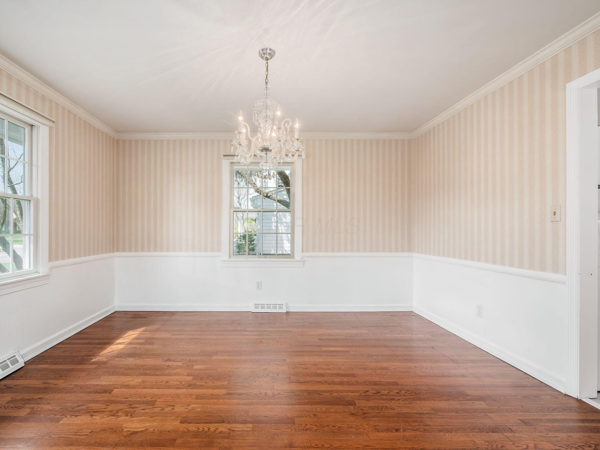 880 Lynbrook Road Columbus, OH 43235 - Photo 16 of 59 Din Rm, Crystal Chandelier