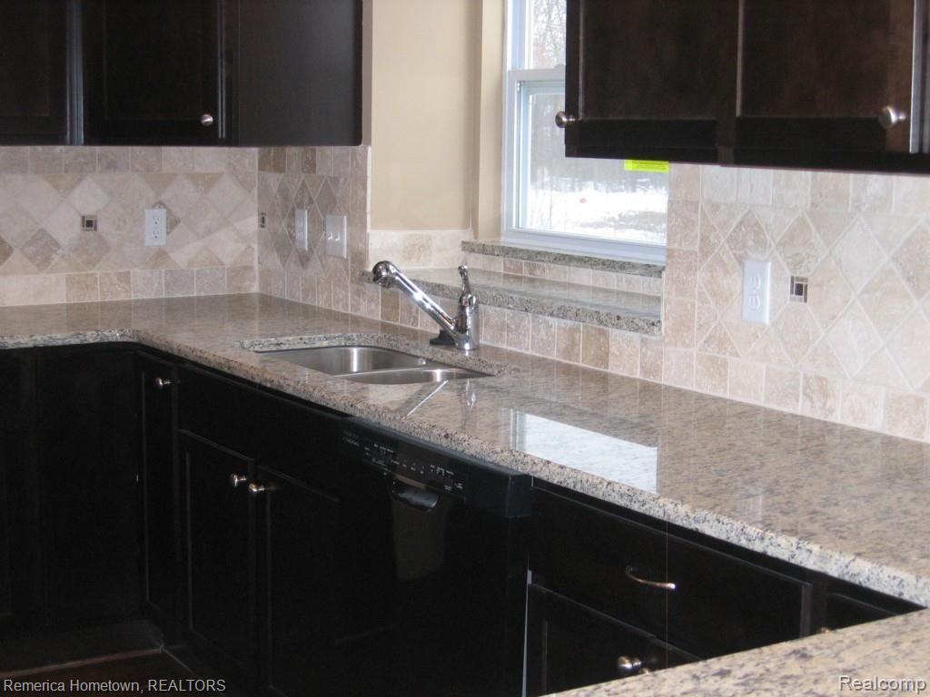 4582 Clifford Road Brighton, MI 48116 - Photo 10 of 34 5.2