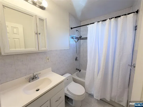 $3,500 | 525 Chestnut Street, Ridgefield, NJ 07657