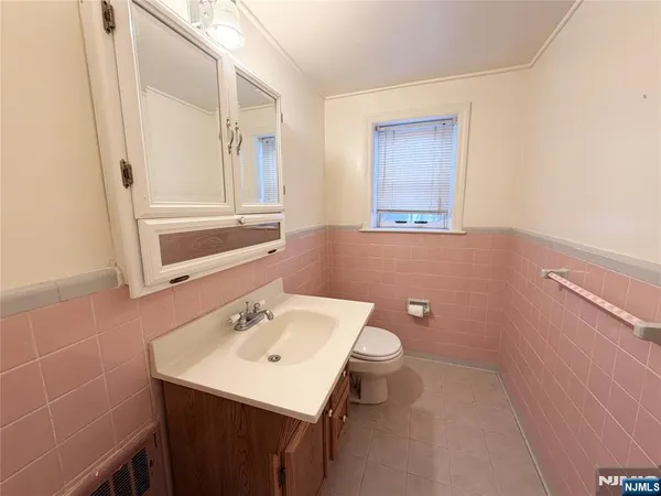 $3,500 | 525 Chestnut Street, Ridgefield, NJ 07657