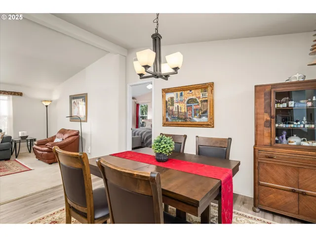 $189,000 | 4055 Royal Avenue, Unit 87, Eugene, OR 97402