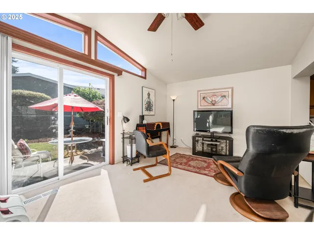 $189,000 | 4055 Royal Avenue, Unit 87, Eugene, OR 97402