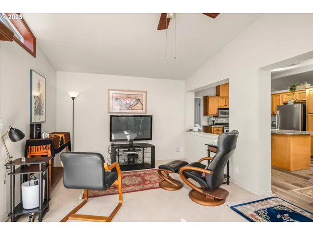 $189,000 | 4055 Royal Avenue, Unit 87, Eugene, OR 97402