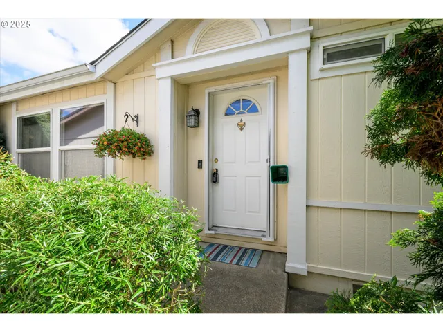 $189,000 | 4055 Royal Avenue, Unit 87, Eugene, OR 97402