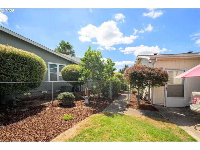 $189,000 | 4055 Royal Avenue, Unit 87, Eugene, OR 97402