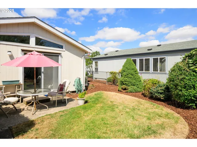 $189,000 | 4055 Royal Avenue, Unit 87, Eugene, OR 97402