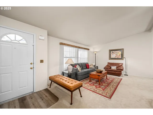 $189,000 | 4055 Royal Avenue, Unit 87, Eugene, OR 97402