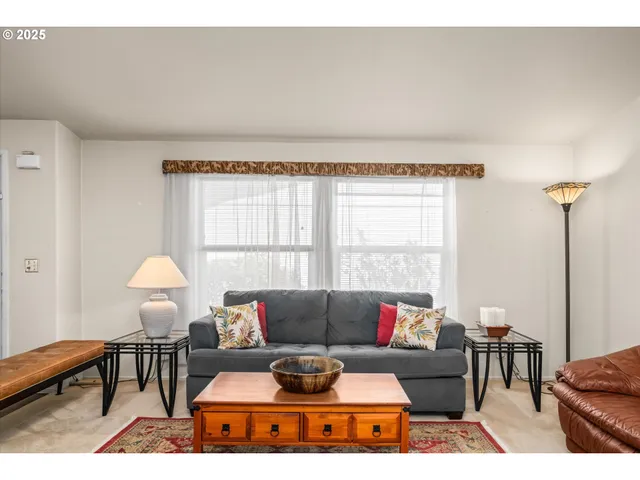 $189,000 | 4055 Royal Avenue, Unit 87, Eugene, OR 97402