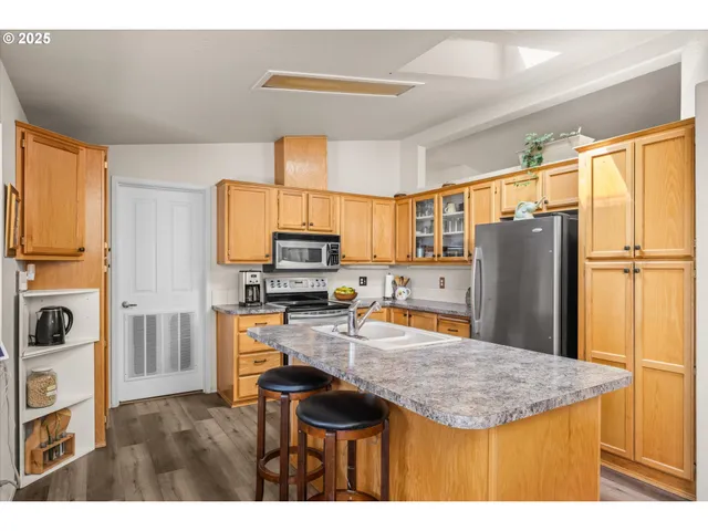 $189,000 | 4055 Royal Avenue, Unit 87, Eugene, OR 97402