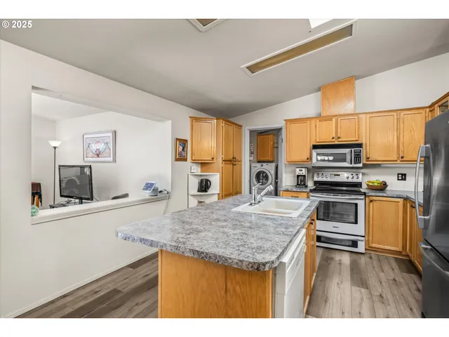 $189,000 | 4055 Royal Avenue, Unit 87, Eugene, OR 97402