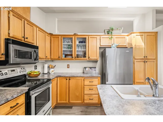 $189,000 | 4055 Royal Avenue, Unit 87, Eugene, OR 97402