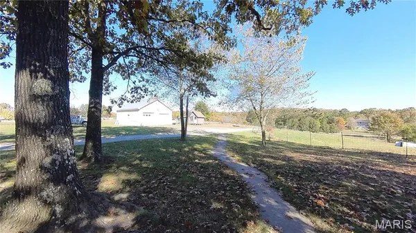 $299,900 | 4707 Private Road 5127, Willow Springs, MO 65793