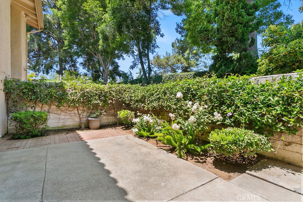 26 Tahoe Irvine, CA 92612 - Photo 6 of 40 a view of a pathway with a tree