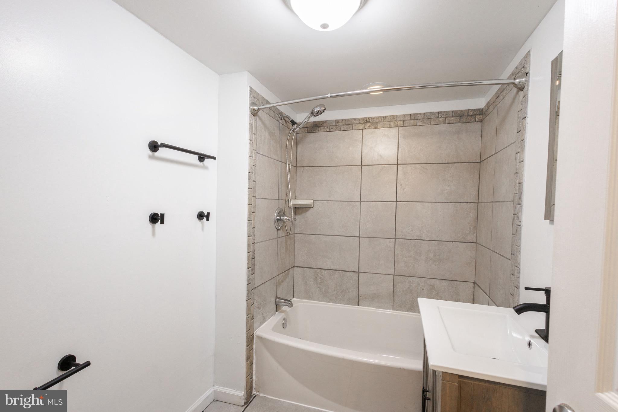 42205 Ridge Road Mechanicsville, MD 20659 - Photo 23 of 59 Main level full bath