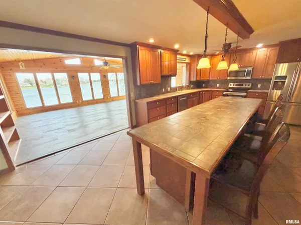 $414,900 | 35 Shady Lane, Avon, IL 61415