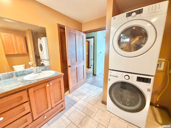 $414,900 | 35 Shady Lane, Avon, IL 61415