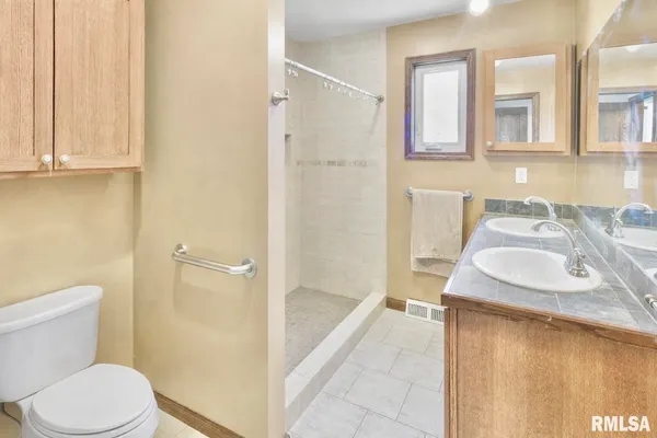 $414,900 | 35 Shady Lane, Avon, IL 61415