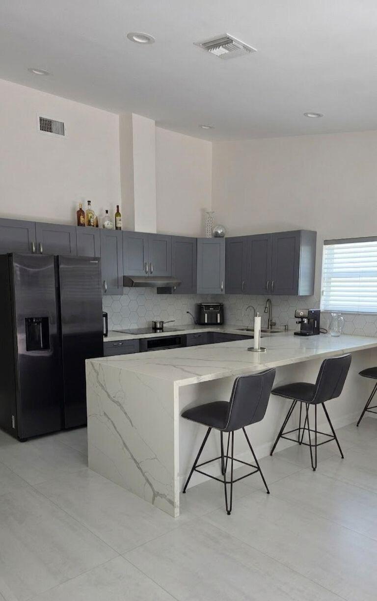 330 Sandalwood Lane Boca Raton, FL 33487 - Photo 4 of 22 119124ab-4585-439b-80ed-e77f182a5e16