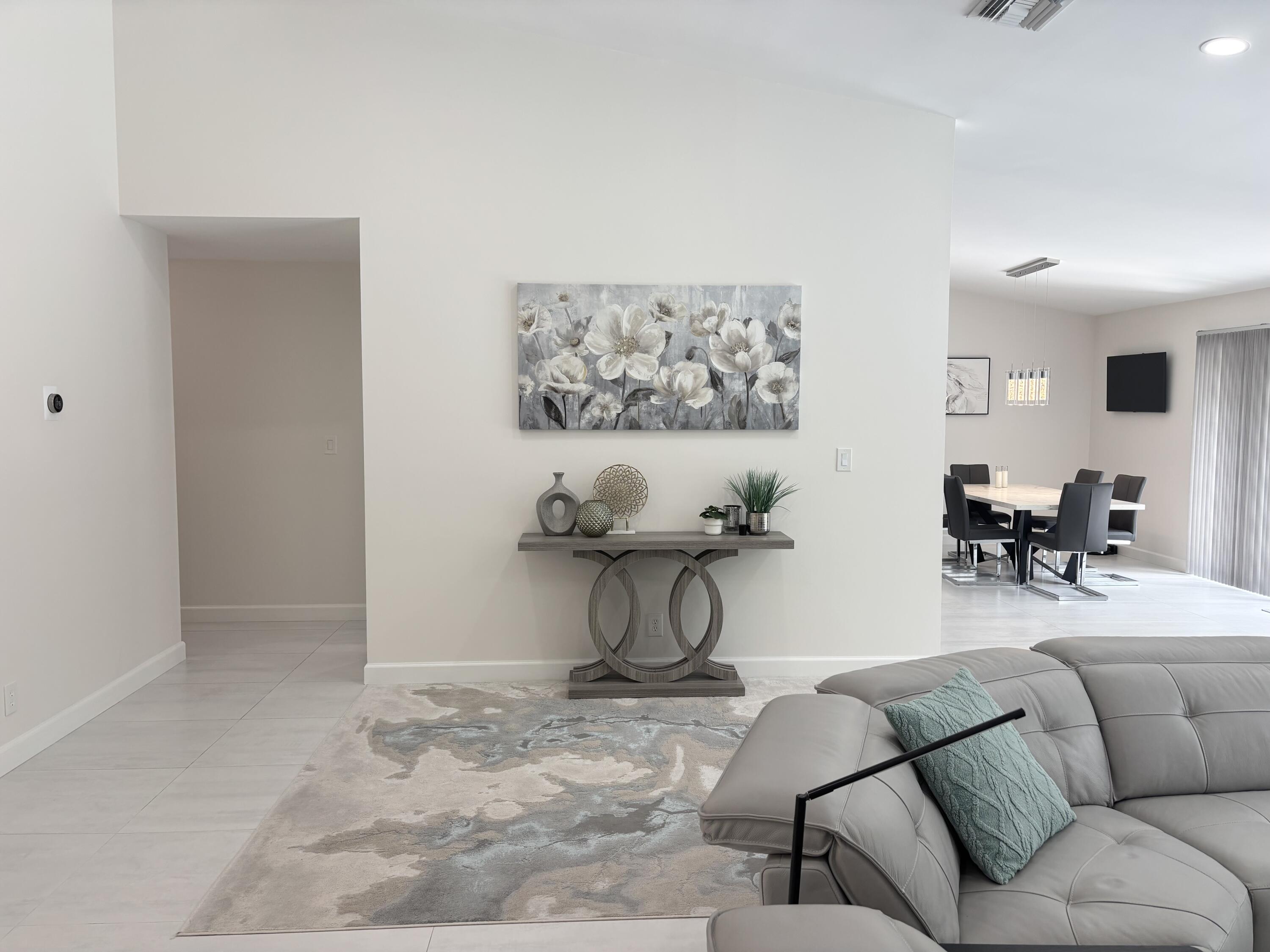 330 Sandalwood Lane Boca Raton, FL 33487 - Photo 6 of 23 a living room with furniture