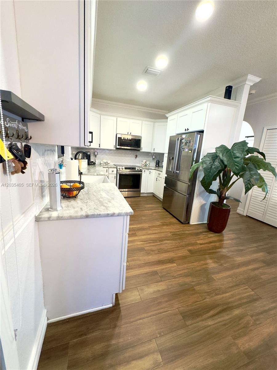 17833 Southwest 155th Court Miami, FL 33187 - Photo 16 of 39
