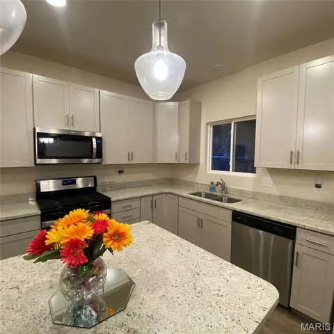 $420,000 | 164 Hartford Court, Fenton, MO 63026