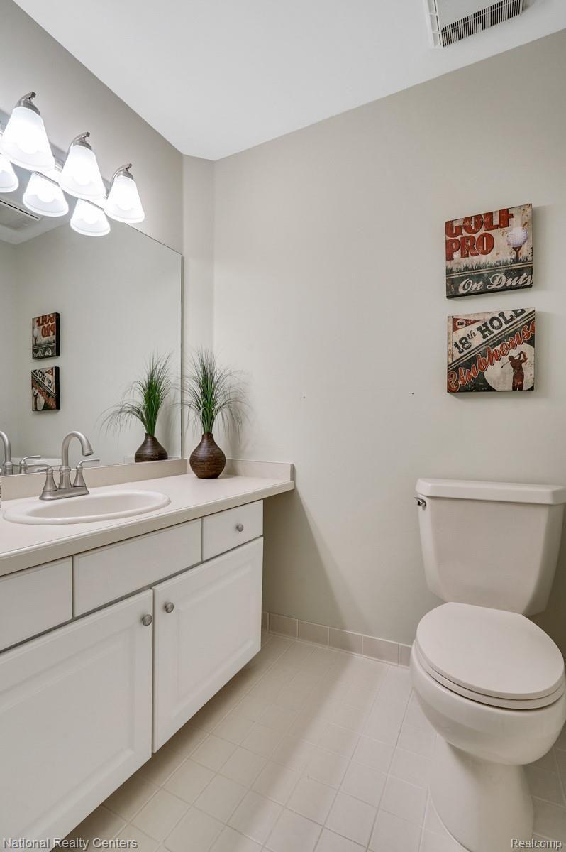 323 North Garner Road Milford, MI 48380 - Photo 35 of 56 Upstairs Bedroom #1 Bathroom.jpg