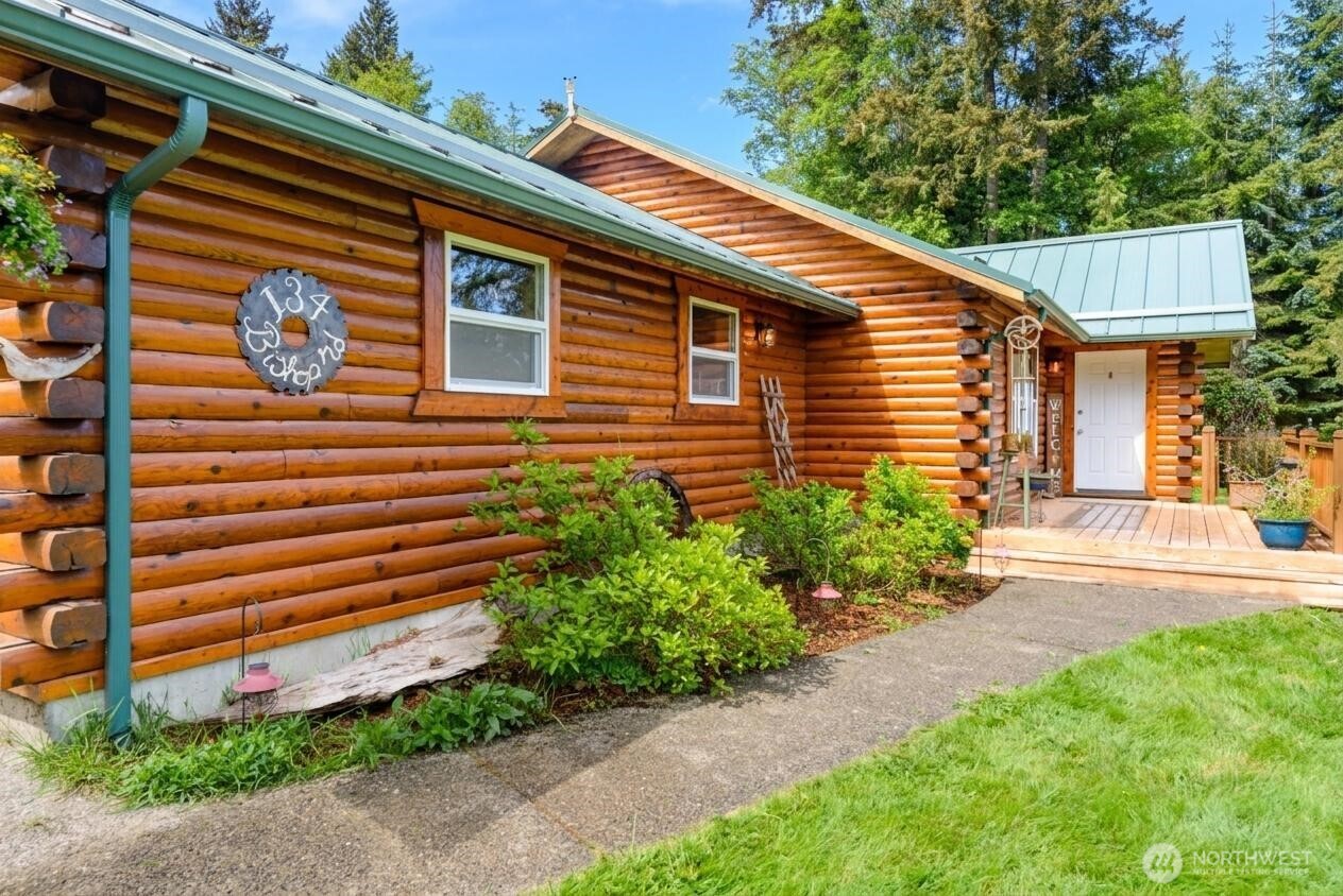 134 Bishop Road Port Angeles, WA 98363 - Photo 30 of 38 a front view of a house with garden