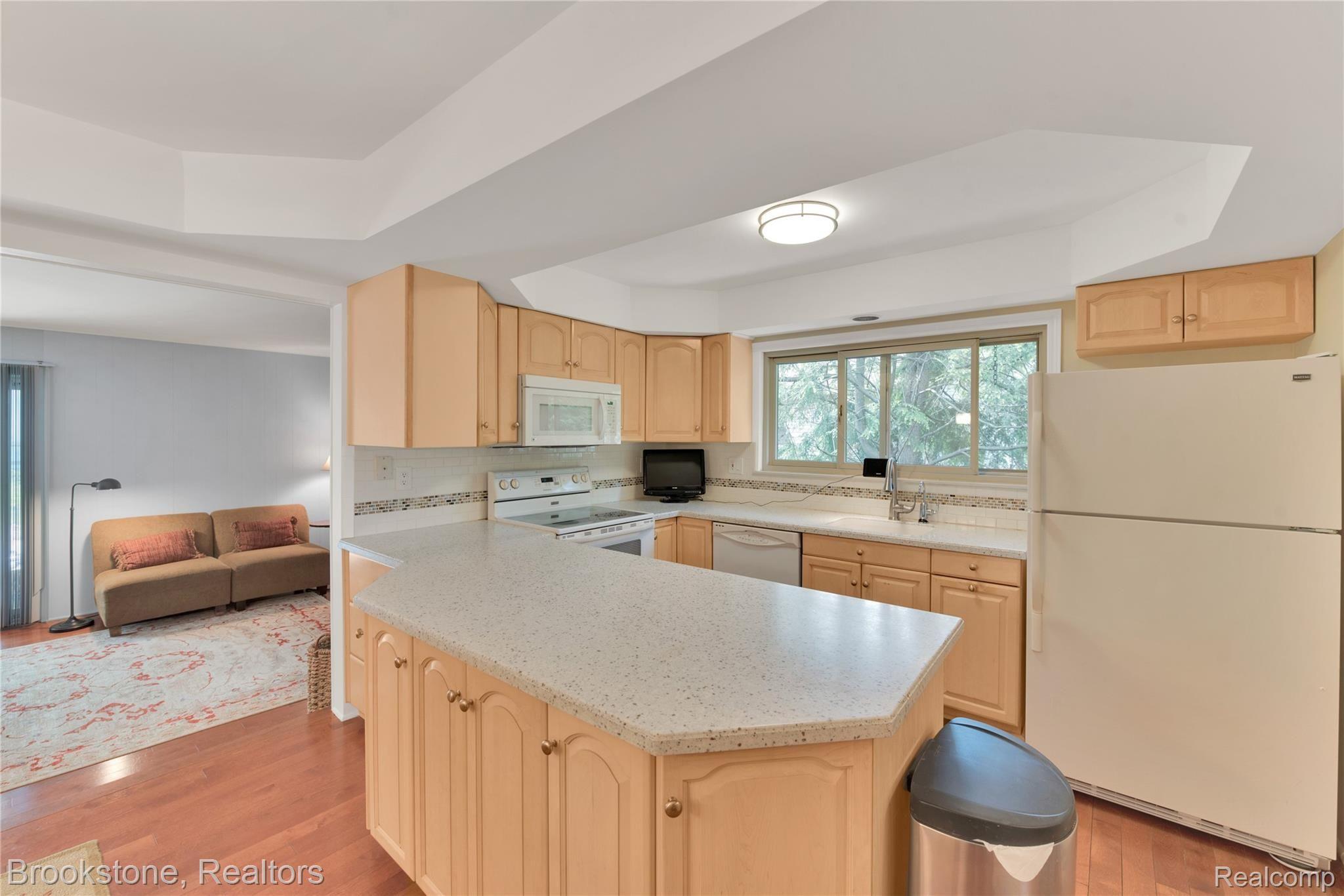 16441 Riverside Drive Livonia, MI 48154 - Photo 7 of 22 16441 Riverside - HD Drone Photography-32.jpg